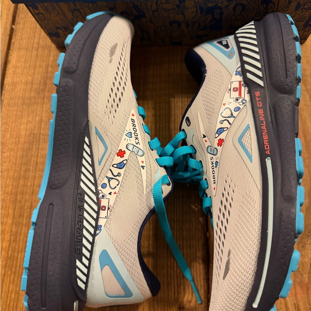 Brooks Adrenaline GTS 23 Nurse Doctor Size 6.5 Shoes